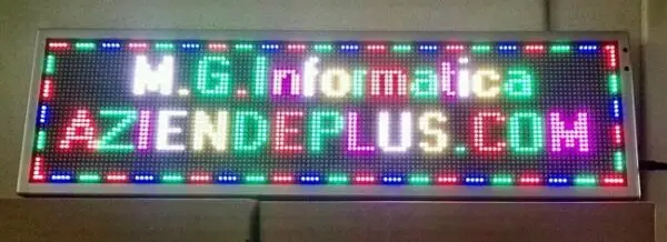 Acquista Display LED RGB 18x64 cm con Connessione WiFi e USB, Struttura in Alluminio - Scopri le Caratteristiche!
