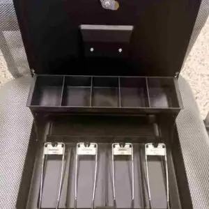 Cassetta porta soldi pratica e mobile