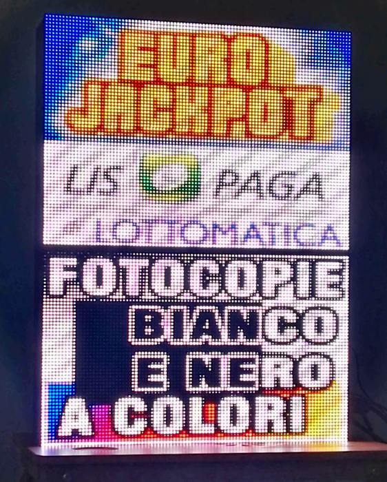 Display RGB da esterno: testi, immagini e video
