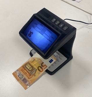 Verificatore rilevatore a infrarossi multifunzione 3 Verificatore rilevatore a infrarossi multifunzione